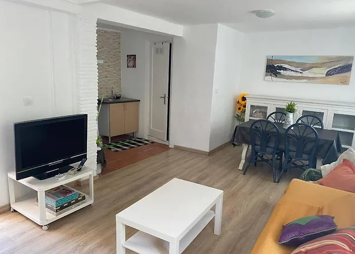 Beautiful Centric Townhouse Διαμέρισμα *